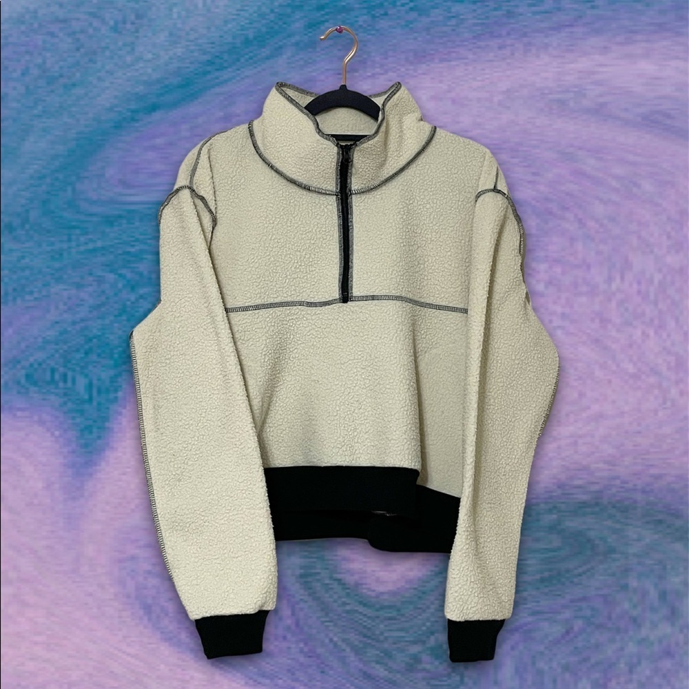 ♥︎ Urban Outfitters Sherpa Contrast Sweater ♥︎